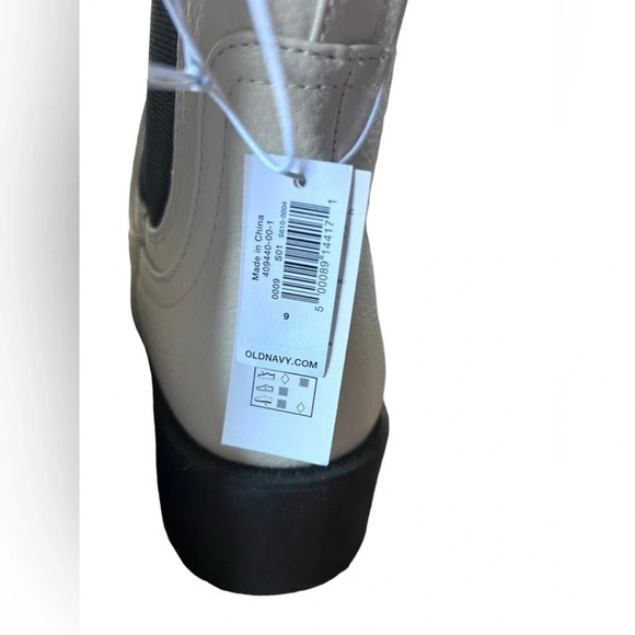Old Navy Faux Leather Chelsea Boot size 9 - Picture 5 of 9